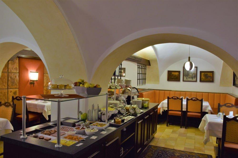 Hotel Maxlhaid Wels Bagian luar foto